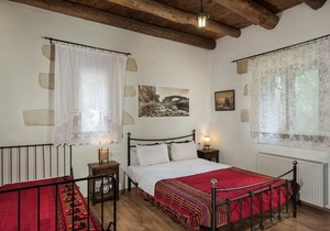 Traditional Stone, Pool Villa with Wonderful Garden!