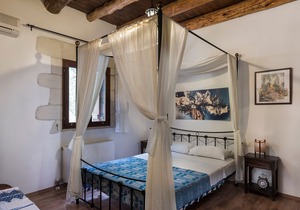 Traditional Stone, Pool Villa with Wonderful Garden!