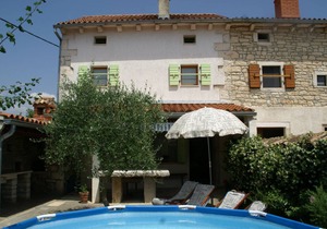 Traditional villa with private pool, secluded garden and convenient location