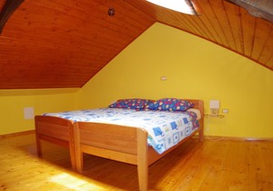 Traditional villa with private pool, secluded garden and convenient location