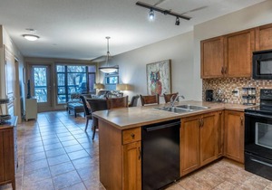 Tranquil Apartment Overlooking Creek 244