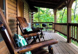 Tranquil Cabin- Perched on Mountain Top boasting jacuzzi for two and expansive deck with views! Trail & Cave on Property!