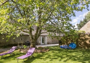 Tranquil Family Cottage in Brière Park with Garden & Play Area