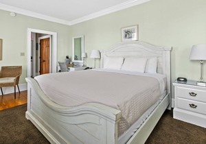 Tranquil House Inn - Downtown Waterfront Manteo - 1 Queen premium Rm 12