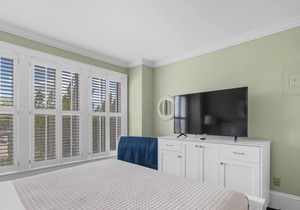 Tranquil House Inn - Downtown Waterfront Manteo - 1 Queen Suite Premium Rm 31