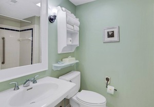 Tranquil House Inn - Downtown Waterfront Manteo - 1 Queen Suite Premium Rm 31