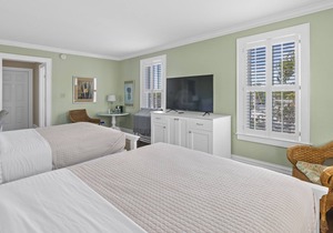 Tranquil House Inn - Downtown Waterfront Manteo - 2 Queens Premium Room 23