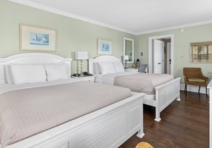 Tranquil House Inn - Downtown Waterfront Manteo - 2 Queens Premium Room 23