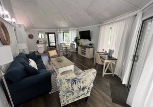 Tranquil Two-Bed Bungalow in Sea Pines – Walk to the Beach & Pool, Pet Friendly