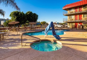 Travelers Inn