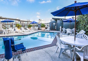 Travelodge by Wyndham LAX