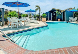 Travelodge by Wyndham LAX