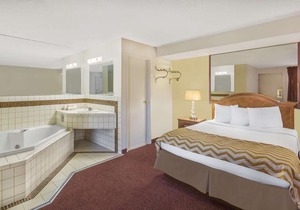 Travelodge by Wyndham Reno