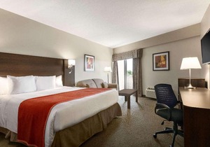 Travelodge Hotel by Wyndham Kingston Lasalle