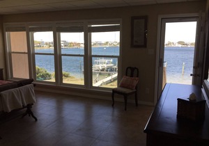 Treehouse Townhouse on Little Sabine Bay. Perfect location!