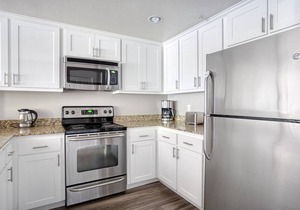 Trendy Santa Clara 1BR w/Gym, Pool & W/D, walk to Safeway, by Blueground