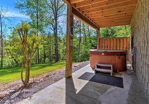Trenton Cabin w/Hot Tub- 14 Mi to Lookout Mtn