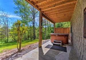 Trenton Cabin with Hot Tub - 14 Mi to Lookout Mtn!