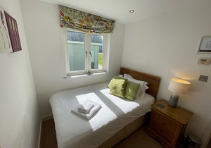 Trewhiddle Villa 12 - a trewhiddle that sleeps 7 guests in 4 bedrooms