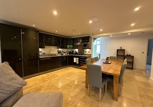 Trewhiddle Villa 17 - a trewhiddle that sleeps 7 guests in 4 bedrooms