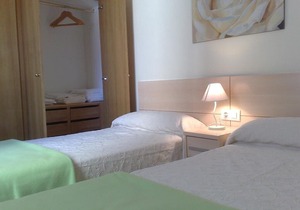 Triple apartment - 3 single beds. 4 in Alcoi