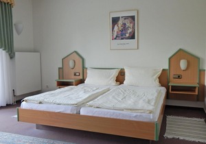 Triple Room Shower / WC - Hotel Garni Am Brunnenplatz