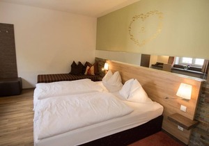 Triple room with shower, WC - Hotel Dollinger