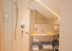 Triple room with shower, WC - Hotel Dollinger