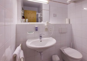 Triple room with shower, WC - Sporthotel Dachstein West