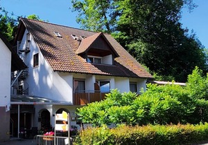 Triple room with WC/shower/bath - Gästehaus Tagescafe Eckenfels