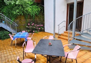 Triple room with WC/shower/bath - Gästehaus Tagescafe Eckenfels