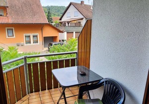 Triple room with WC/shower/bath - Gästehaus Tagescafe Eckenfels