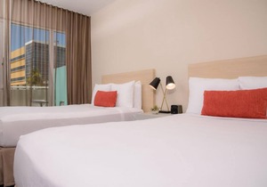 Tropical Escape! 2 Great Units, Near Contemporary Art Museum, Pool, Jet Skiing