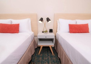 Tropical Escape! 2 Great Units, Near Contemporary Art Museum, Pool, Jet Skiing