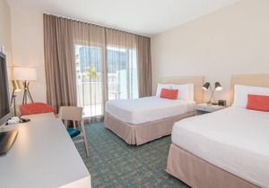 Tropical Escape! 2 Great Units, Near Contemporary Art Museum, Pool, Jet Skiing