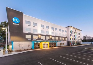 Tru by Hilton Fayetteville I-95