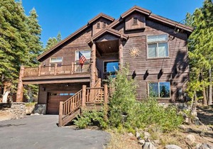 Truckee Escape with Hot Tub Near Ski Resorts
