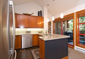 True Mountain Retreat. Quiet + Private. Professionally Managed + Cleaned