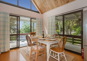 Tui's Grove - Onemana Holiday Home