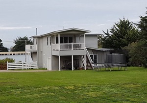TULLYNEAR- Flinders Beach House
