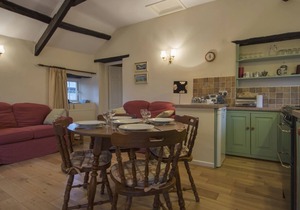 TUMROSE COTTAGE, pet friendly, country holiday cottage in Blisland