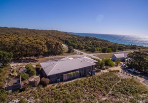 Tura Beachhouse in Dolphin Cove