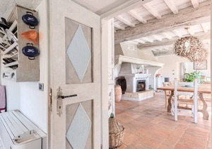 TUSCAN FANTASY/POOL/GARDENS-ALL EXC YOURS-SLEEPS 14/HOT SPRINGS-WALK TO VILLAGE