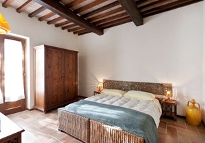 Tuscan farmhouse surrounded by nature and near the sea for 25 people