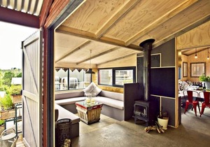 Tussie Mussie Vineyard Retreat Lodge