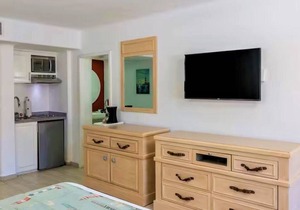Two (2) Stylish Studios +24/7 Concierge Club @Cabo
