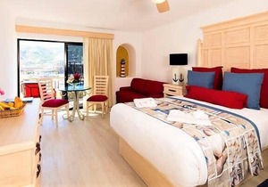 Two (2) Stylish Studios +24/7 Concierge Club @Cabo