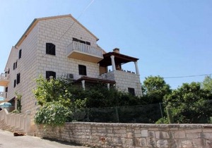 Two bedroom apartment with balcony and sea view Sutivan, Brač (A-17537-b)