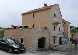 Two bedroom apartment with balcony and sea view Sutivan, Brač (A-17537-b)