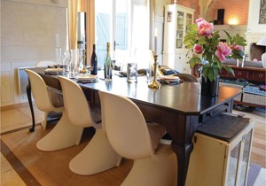 Two-Bedroom Apartment in Ocquerre